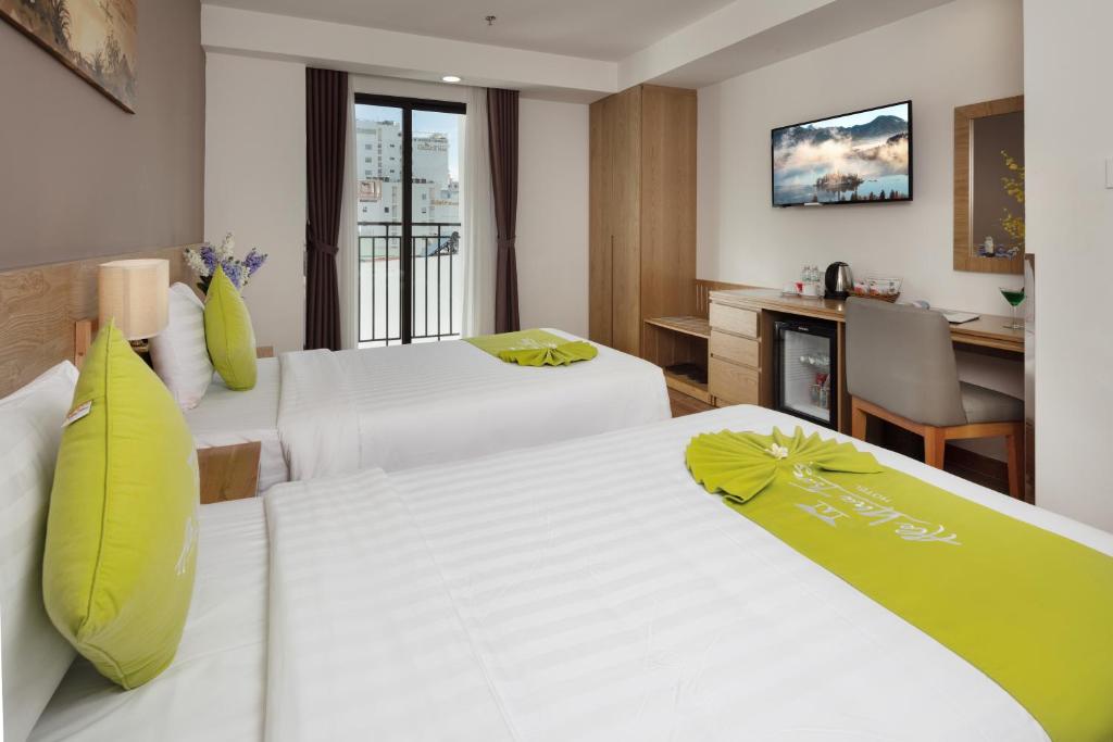 Deluxe Double or Twin Room with Balcony and City View