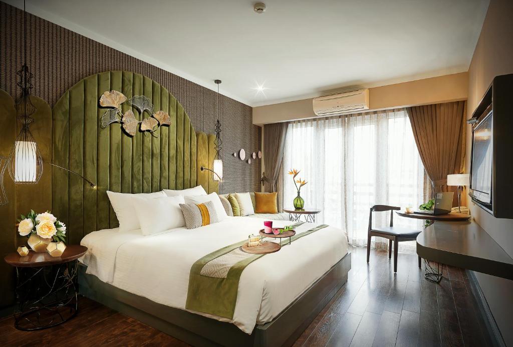 Suite có giường cỡ King với ban công
