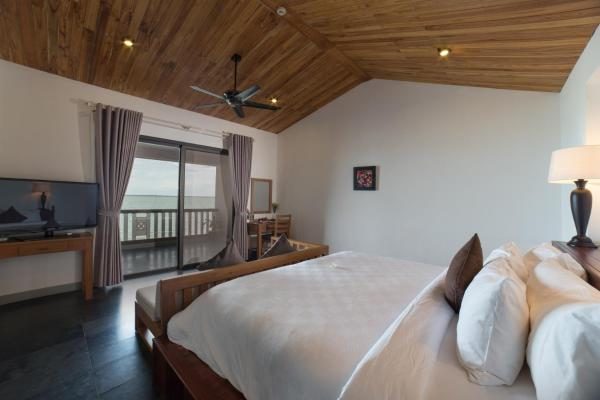Lagoon View Deluxe with Free Afternoon Cocktail