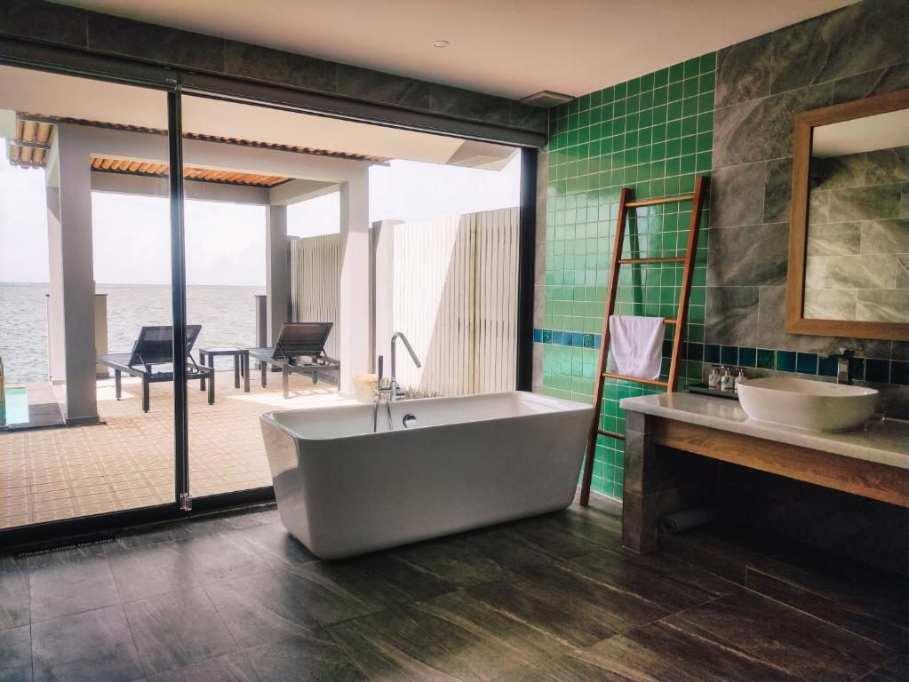 Water Pool Villa – Modern Style with Complimentary Spa Voucher