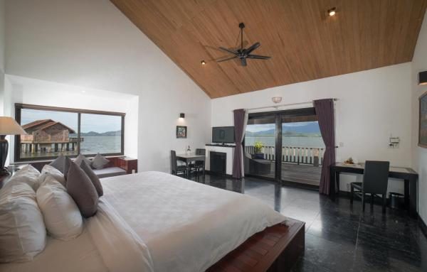 Water Villa with Free 8-Hour Transportation