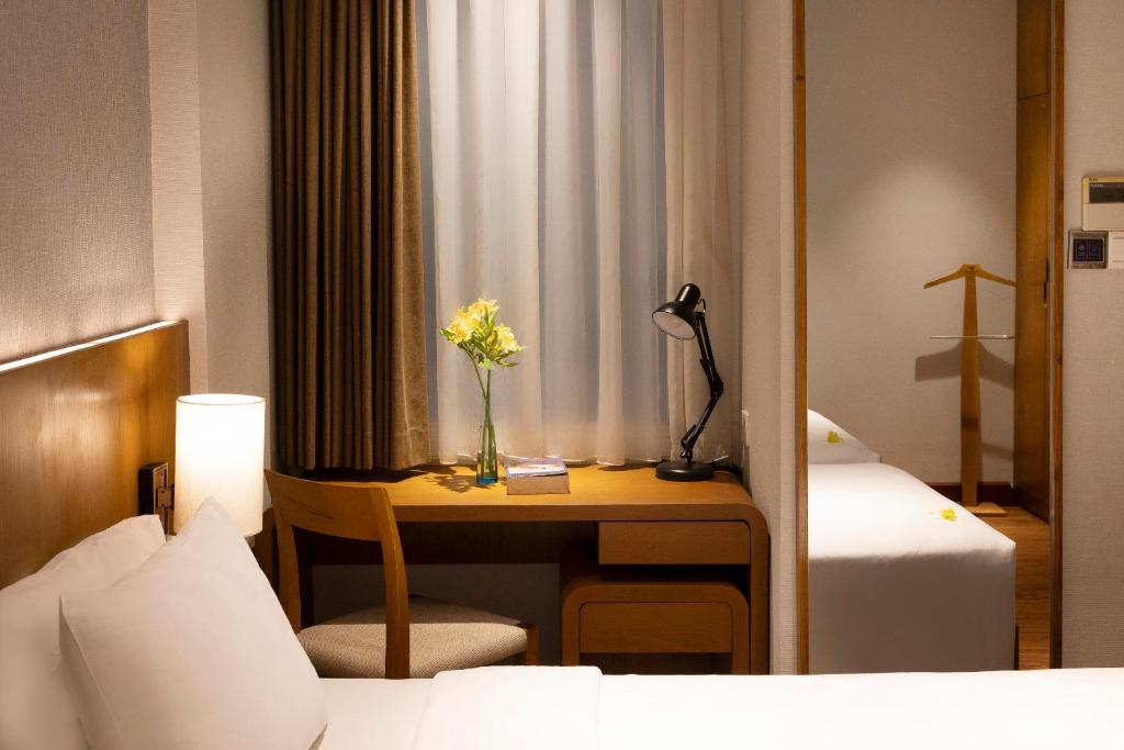 Chic Cozy Room – No View