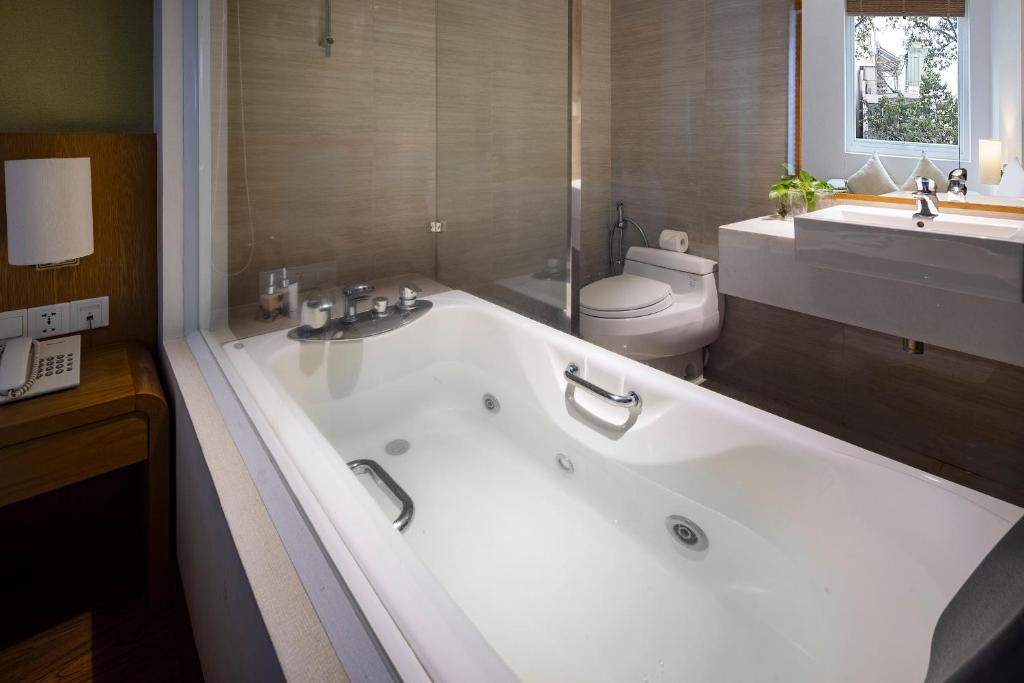 City Aura Room
