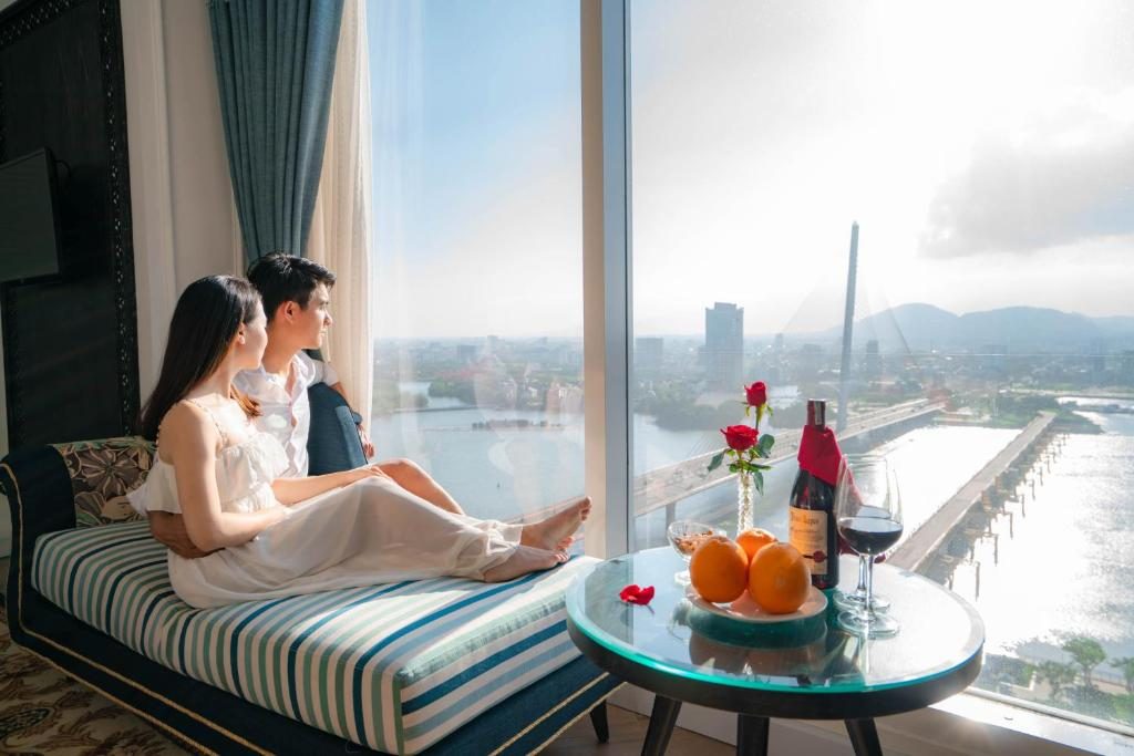 Phòng Deluxe Có Giường Cỡ King Với Ban Công Lớn Và Tầm Nhìn Ra Sông