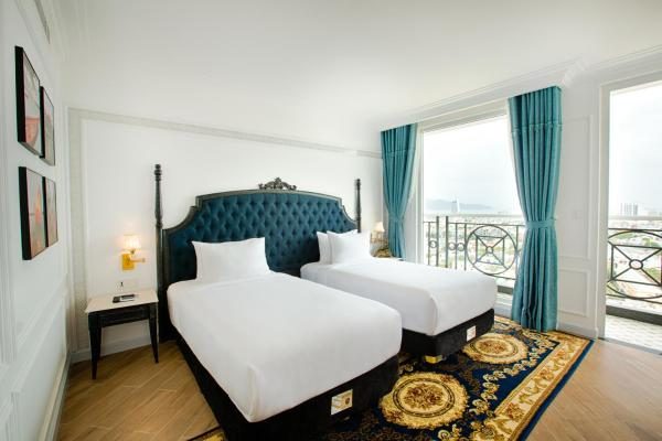 Phòng Superior 2 Giường Đơn Với Ban Công Và Tầm Nhìn Ra Thành Phố