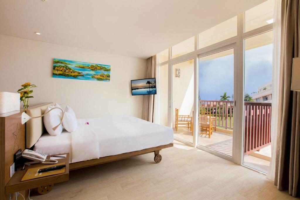 Premium Garden Suite with Balcony and Bathtub