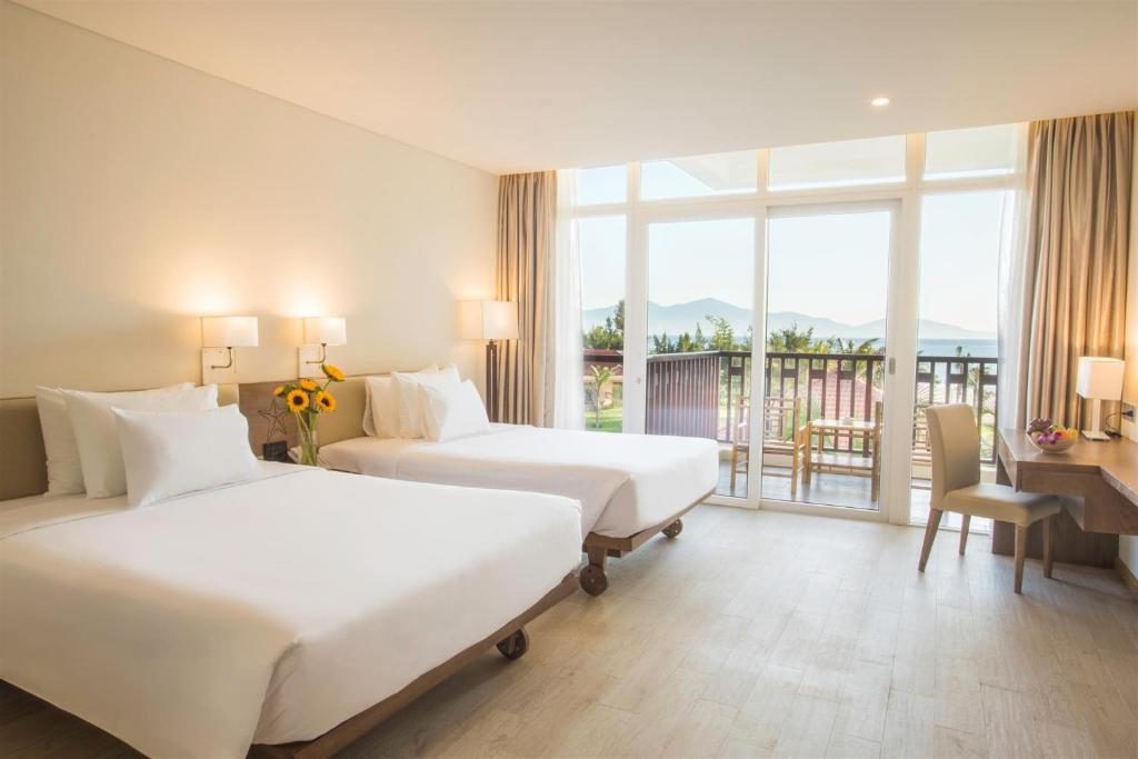 Premium Deluxe Twin Room with Balcony – Ocean View