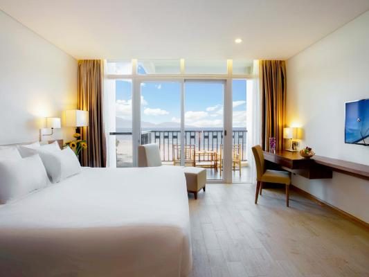 Premium Deluxe Double Room with Balcony – Ocean View