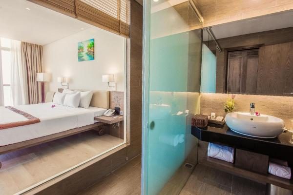 Premium Deluxe Double Room with Balcony – Ocean View