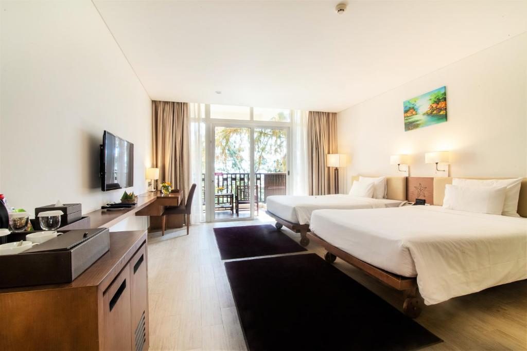 Premium Garden Suite with Balcony and Bathtub