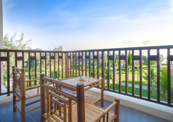 Premium Garden Suite with Balcony and Bathtub