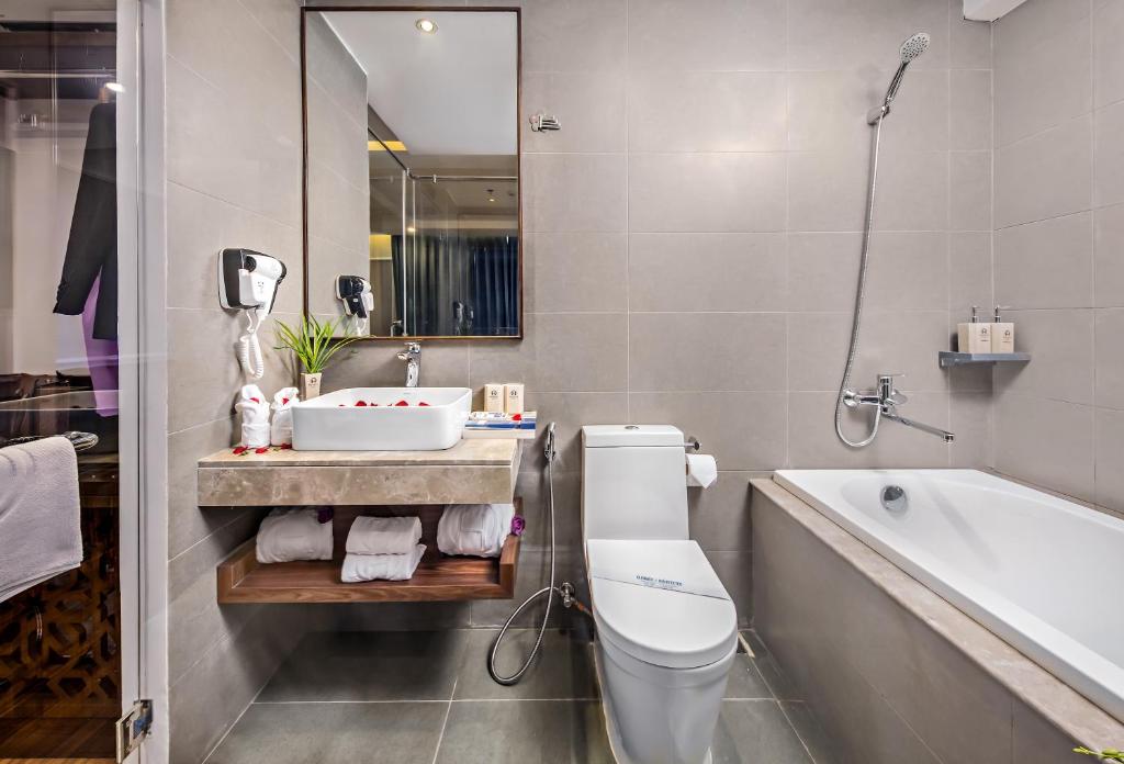 Triple Sea View Room with Bathtub