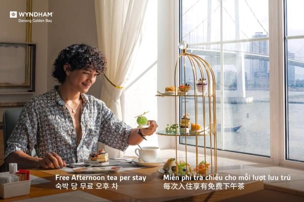 Phòng Deluxe Golden Bay Có 2 Giường Đơn Với Ban Công và Tầm Nhìn Ra Vịnh