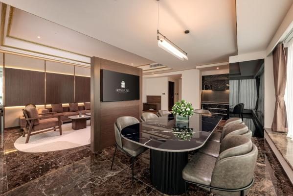 Plaza Suite