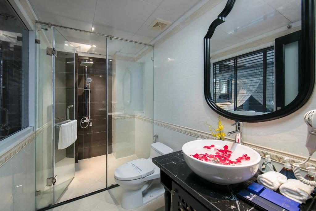 Phòng Gia Đình Deluxe Có Cửa Sổ Trong Nhà