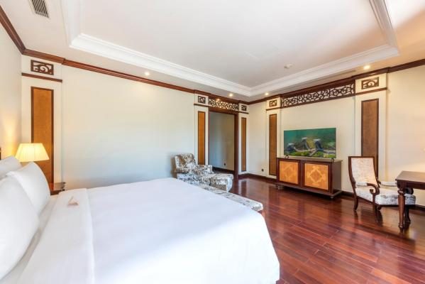 Biệt Thự Grand 2 Tầng Có Giường Cỡ King – Hồ Bơi Riêng – Vé Vào Công Viên Giải Trí VinWonders