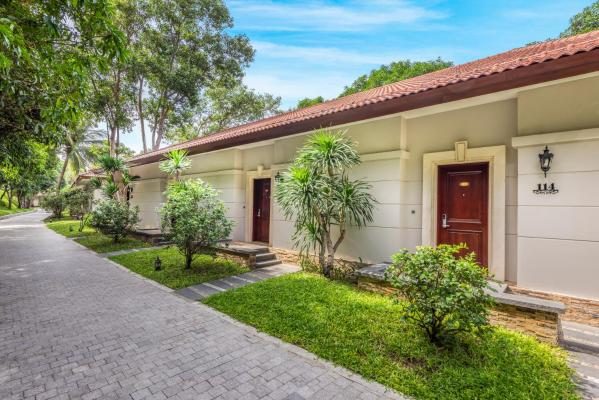 Biệt Thự Có Giường Cỡ King Nhìn Ra Vườn – Hồ Bơi Riêng – Vé Vào Công Viên Giải Trí VinWonders