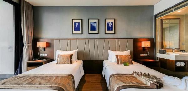 Deluxe Twin Room with Ocean View – Sauna access & Stay More, Pay Less