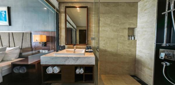 Deluxe Twin Room with Ocean View – Sauna access & Stay More, Pay Less