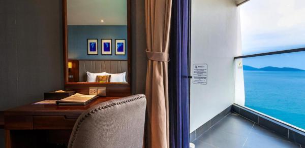 Deluxe Room with Partial Sea View – Sauna access & Stay More, Pay Less