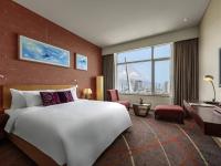 Deluxe Queen Room with River view – High Floor with Executive Lounge access