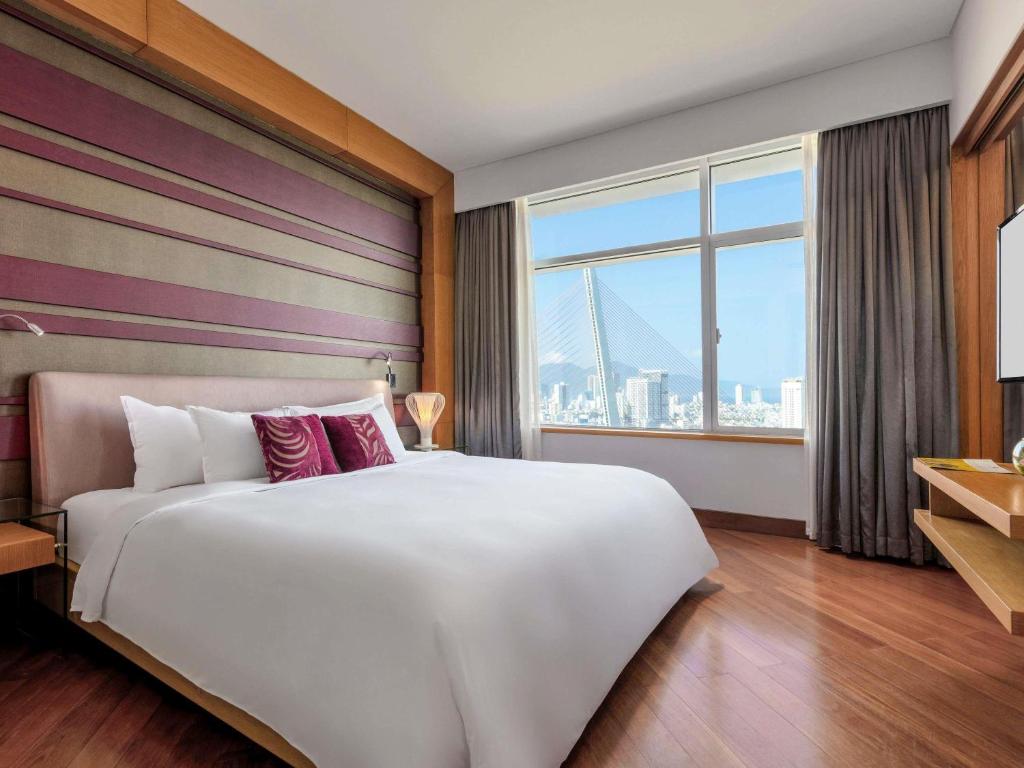 Family Suite – High Floor with Executive Lounge access