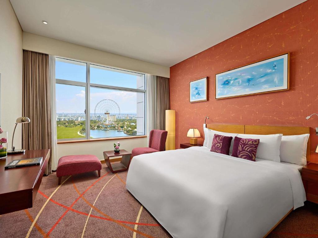 Deluxe Queen Room – High floor with Executive Lounge access