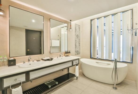 Phòng Deluxe Giường Đôi Nhìn Ra Biển Kèm Vé Vào Công Viên VinWonders