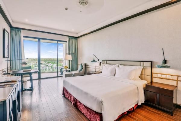 Phòng Deluxe Giường Đôi Nhìn Ra Biển Kèm Vé Vào Công Viên VinWonders