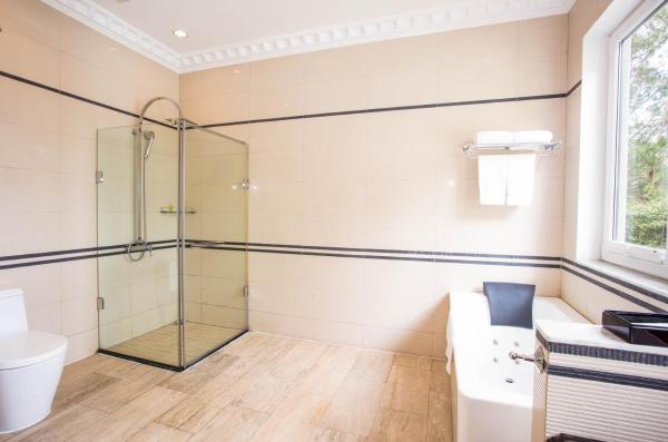 Phòng Luxury Giường Đôi/2 Giường Đơn Nhìn Ra Một Góc Hồ