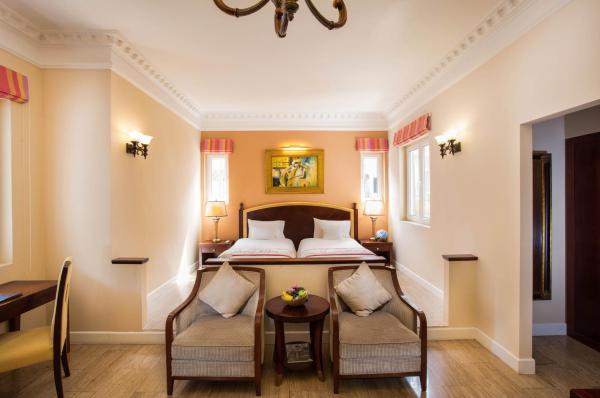 Phòng Luxury Giường Đôi/2 Giường Đơn Nhìn Ra Một Góc Hồ