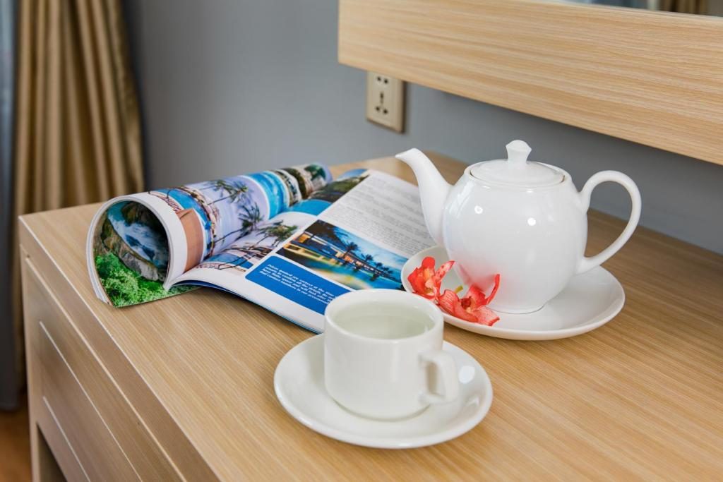 Senior Deluxe Double or Twin Room with Balcony & City – Sea View