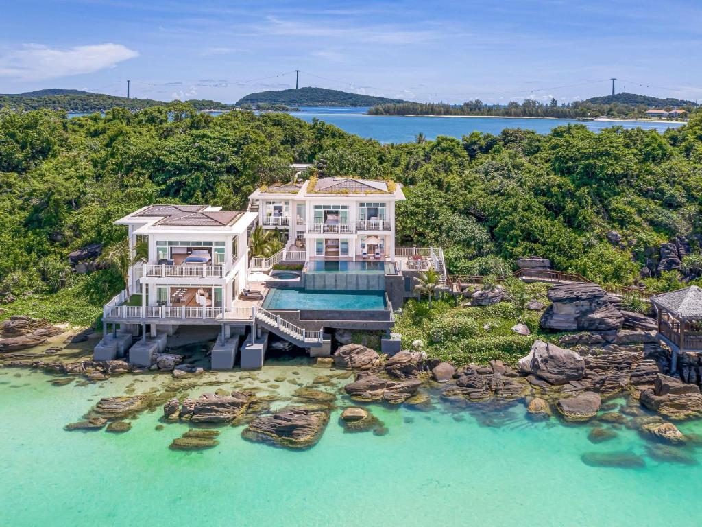 Five-Bedroom Water Retreat Pool Villa