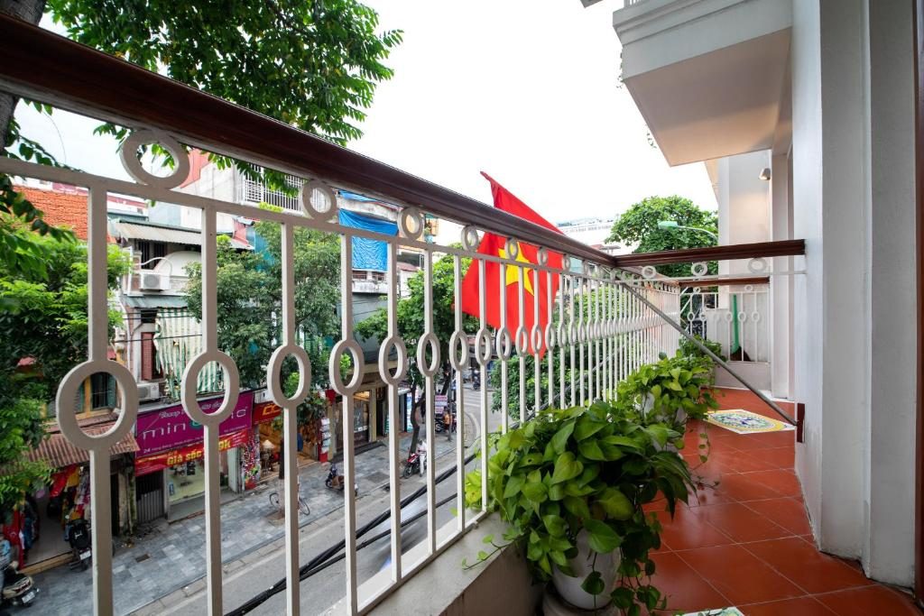Phòng Premier Giường Đôi có Ban Công Hướng phố
