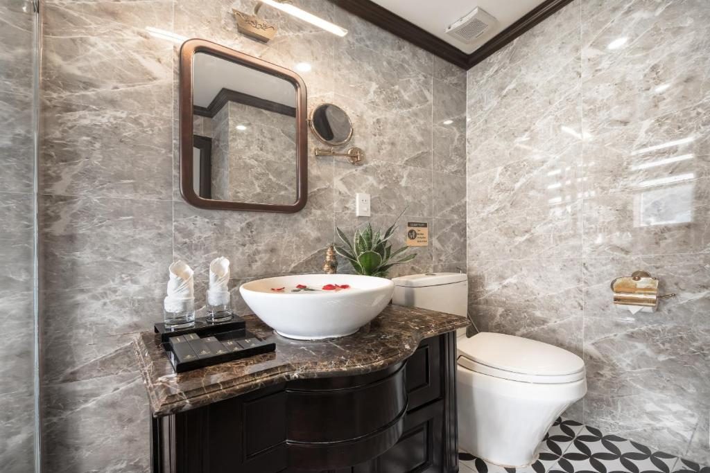 Suite Elegant Có Ban Công Riêng – 2 Ngày 1 Đêm