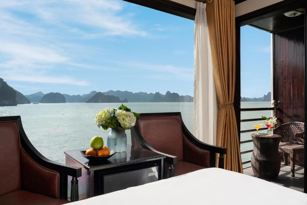 Suite Elegant Có Ban Công Riêng – 2 Ngày 1 Đêm