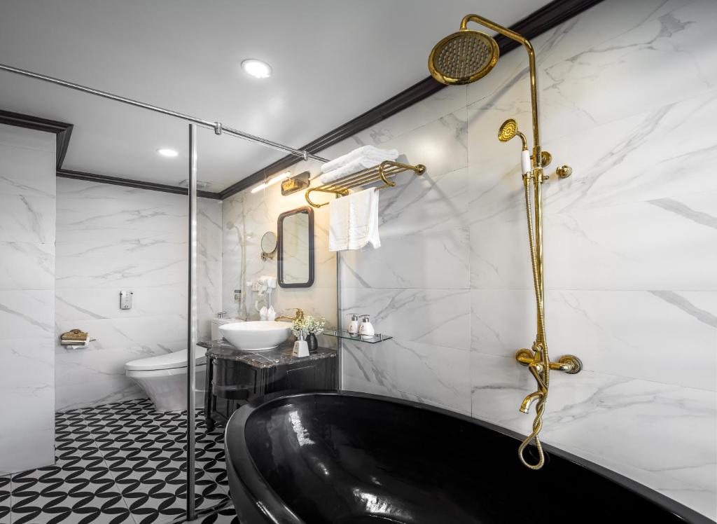 Suite Premium Giường Đôi Có Ban Công Riêng – 3 Ngày 2 Đêm