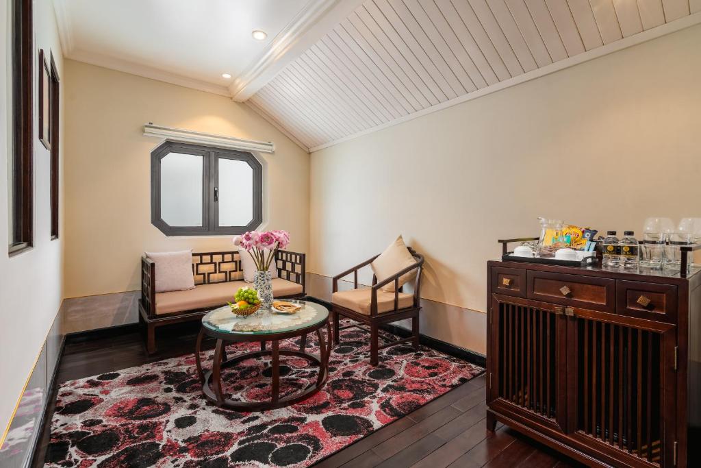 Suite Giường Cỡ King Có Ban Công Và Nhìn Ra Sông