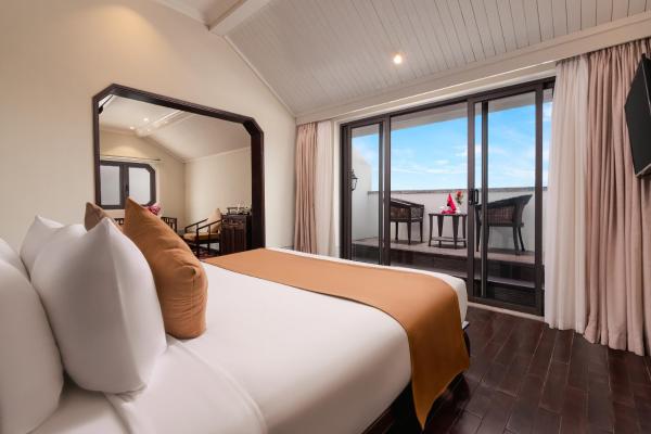 Suite Giường Cỡ King Có Ban Công Và Nhìn Ra Sông