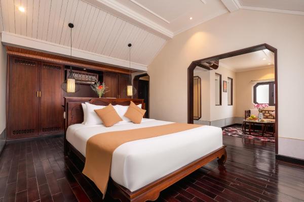 Suite Giường Cỡ King Có Ban Công Và Nhìn Ra Sông