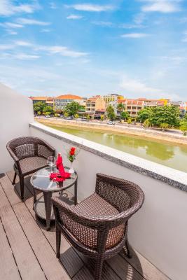 Suite Giường Cỡ King Có Ban Công Và Nhìn Ra Sông