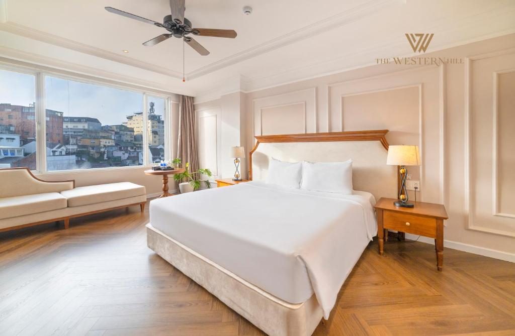 Phòng Deluxe Giường Đôi Nhìn Ra Thành Phố