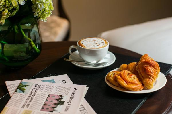 Phòng Deluxe Giường Đôi (Cửa Sổ Bên Trong)