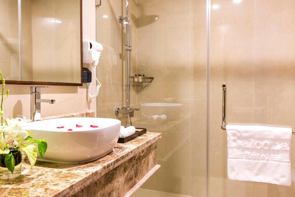 Phòng Premier 2 Giường Đơn Có Ban Công – Nhìn Ra Đại Dương
