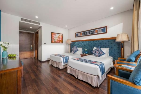 Phòng Premier 2 Giường Đơn Có Ban Công – Nhìn Ra Đại Dương
