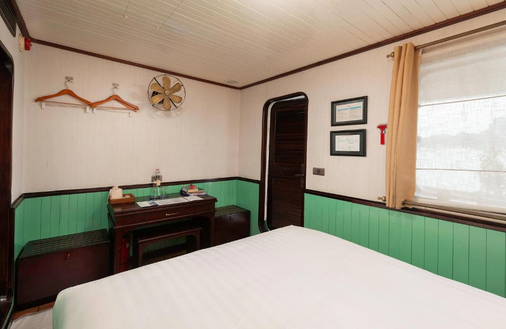 Deluxe Double Room with Sea View – 2 Days 1 Night
