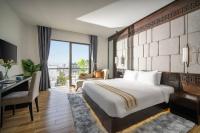 Suite có giường cỡ King với ban công