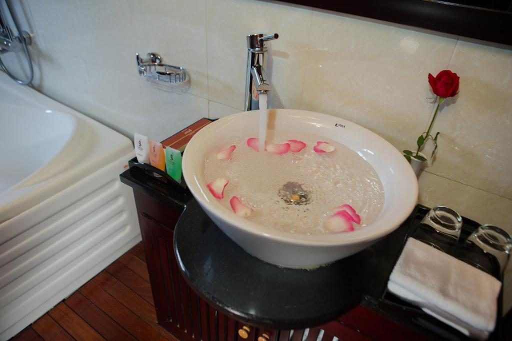 Luxury Suite with Spa Bath S1 – 2 Days 1 Night