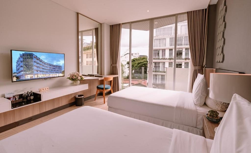 Superior Twin Room with Balcony with Free Herbal Foot Bath 15 mins