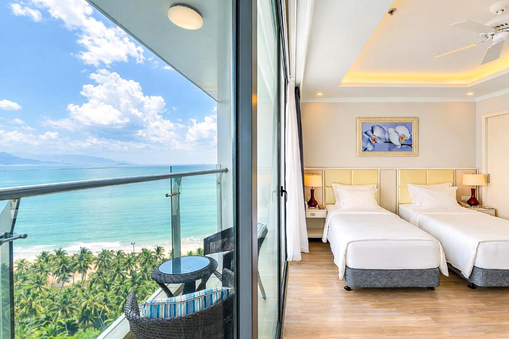 Twin Studio with Ocean view – Free 2 Kids